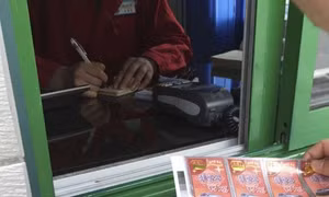 Chuyện mua xăng bằng tem phiếu tại Triều Tiên