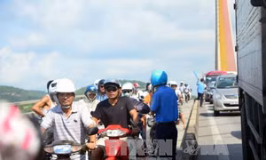 Tai nạn nghiêm trọng trên cầu Bãi Cháy, một người chết