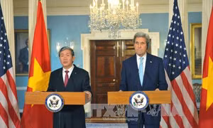 Đồng chí Đinh Thế Huynh hội đàm với Ngoại trưởng Hoa Kỳ John Kerry