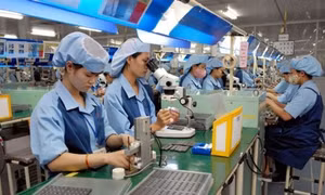 Lao động nữ dễ tổn thương khi doanh nghiệp muốn cắt giảm nhân công