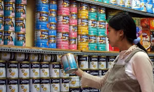 Có nên tiếp tục áp trần giá sữa? 