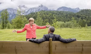 Tình cảm nồng hậu giữa ông Obama và bà Merkel