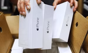 Apple bị điều tra thao túng giá iPhone tại Nga