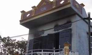 Nhà bốc cháy trong đêm, hai mẹ con tử vong