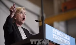 Bà Clinton tiếp tục bỏ xa ông Trump 