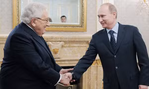 Tổng thống Nga tiếp cựu Ngoại trưởng Mỹ Henry Kissinger