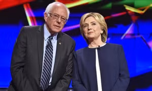 Ông Sanders hợp tác với bà Clinton để đánh bại tỷ phú Trump 