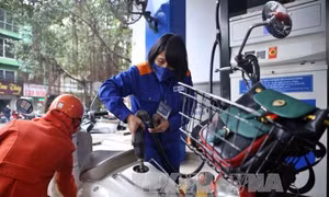 Xăng tăng 670 đồng/lít