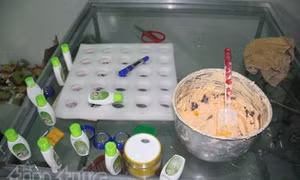 Phát hiện xưởng kem trắng da trộn hoá chất