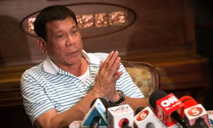 Vừa lên tiếng đuổi quân Mỹ, ông Duterte vội chữa lời