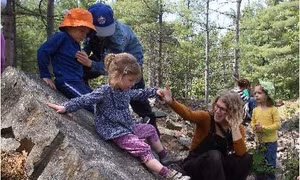 Giáo dục ngoài trời cho học sinh Canada: Sôi động và lý thú