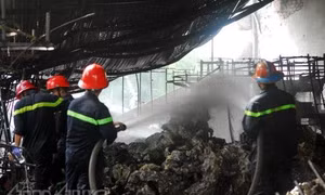 Hỏa hoạn thiêu rụi công ty dệt