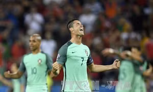 Ronaldo lập kỷ lục, Bồ Đào Nha vào Chung kết