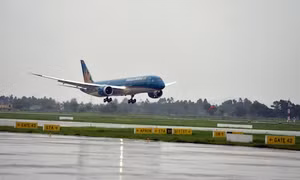 Cửa máy bay Boeing 787 của Vietnam Airlines bị xô lệch 