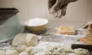Bánh Trung Thu làm thủ công vẫn được ưu ái
