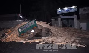 Xe tải đấu đầu, hai người tử vong tại Bình Phước