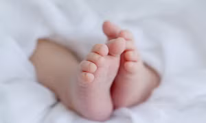 Một trẻ sơ sinh suýt bị chôn sống tại Thanh Hóa