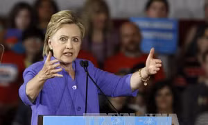 Bà Clinton tiếp tục nới rộng khoảng cách 