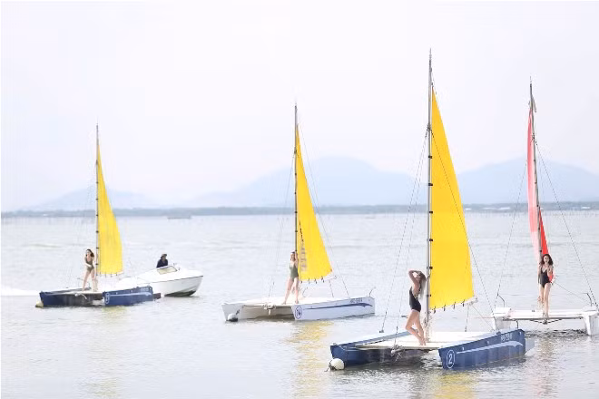 Top 9 The Face mặc Bikini, đẹp quyến rũ trong làn nước xanh thẳm ảnh 8