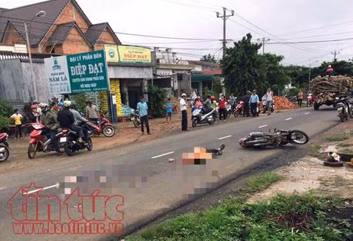 Ngã xe khi trời mưa, người đàn ông bị xe tải cán tử vong ảnh 1