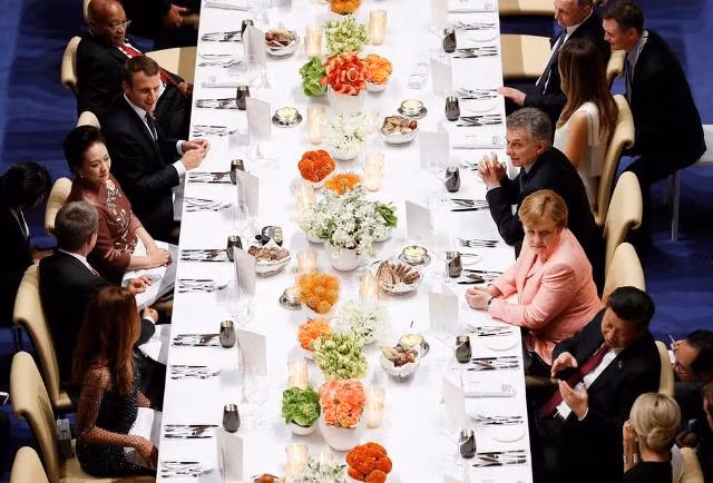 Hình ảnh Tổng thống Putin và Đệ nhất Phu nhân Mỹ thân mật trò chuyện ở tiệc tối ảnh 4