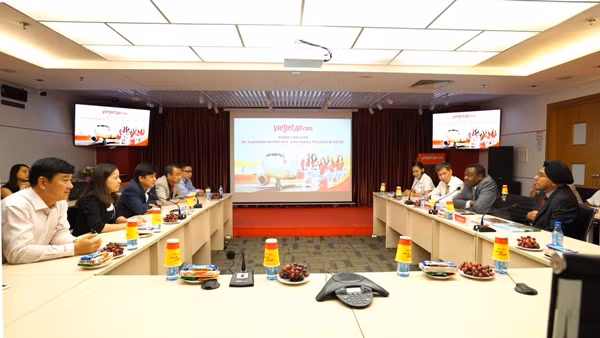Chủ tịch ICAO ấn tượng với hoạt động của Vietjet ảnh 1