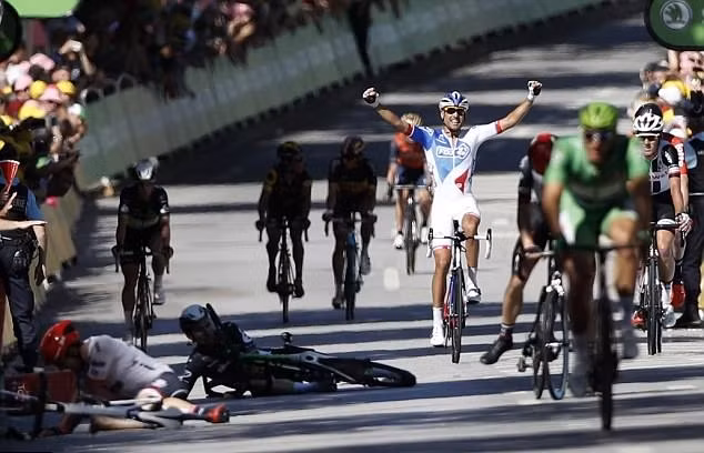 Tour de France 2017: Ám ảnh tai nạn sát vạch đích ảnh 4