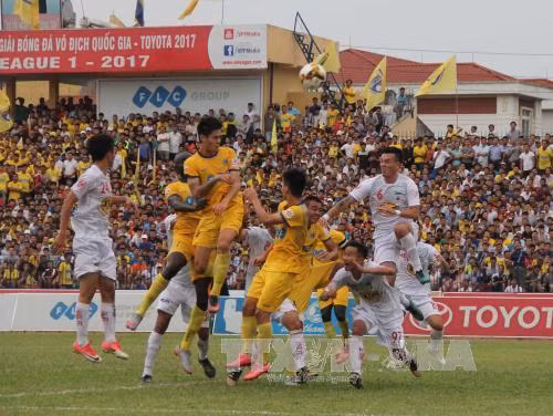 Trút mưa bàn thắng vào lưới Hoàng Anh Gia Lai, FLC Thanh Hóa củng cố ngôi đầu ảnh 1