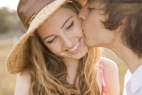 Những điều thú vị mới phát hiện về nụ hôn ảnh 1