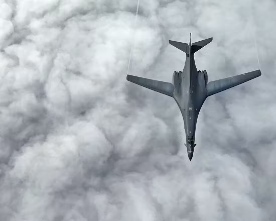 Triều Tiên thử tên lửa ICBM, Mỹ 'khoe' sức mạnh của oanh tạc cơ có thể mang vũ khí hạt nhân ảnh 1