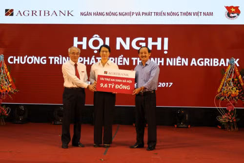Agribank khai mạc hội nghị chương trình phát triển thanh niên và hành trình về nguồn năm 2017 ảnh 3