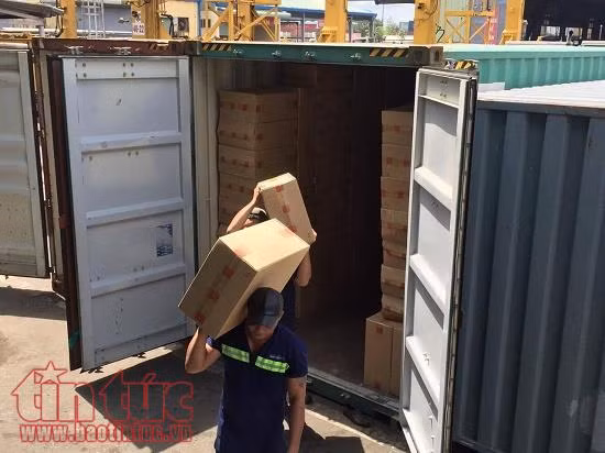 Phát hiện hơn 1 triệu gói thuốc lá được cất giấu trong 2 container tại cảng Cát Lái ảnh 2
