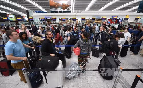 Có chuông báo cháy, sân bay và ga tàu ở London được sơ tán khẩn ảnh 1