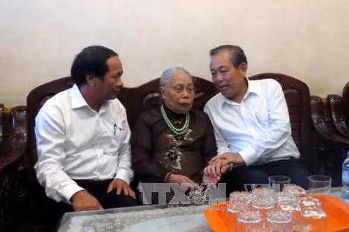 Lãnh đạo Đảng, Nhà nước thăm và tặng quà gia đình chính sách tại Hải Phòng ảnh 1