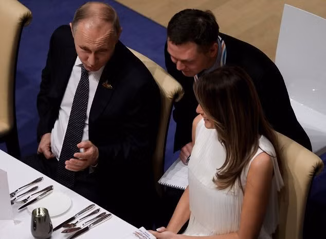 Hình ảnh Tổng thống Putin và Đệ nhất Phu nhân Mỹ thân mật trò chuyện ở tiệc tối ảnh 2