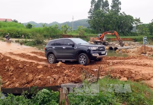 Tuyên Quang: Hiểm họa rình rập trong mùa lũ từ cây cầu gẫy ảnh 2