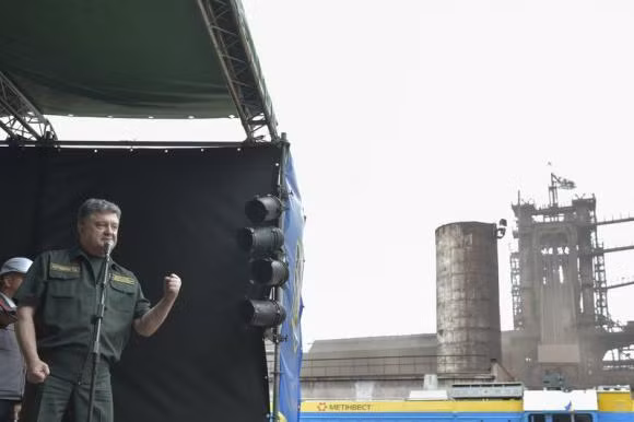 Ukraine bắt đầu "rào" biên giới với Nga ảnh 1