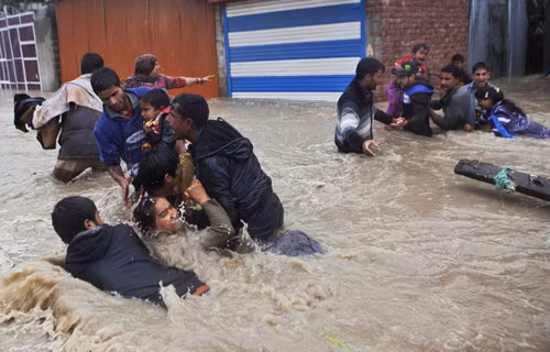 Lũ lụt kinh hoàng tại Ấn Độ và Pakistan ảnh 7