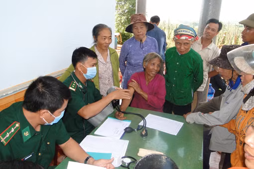 Bộ đội biên phòng chung sức xây dựng nông thôn mới ảnh 1