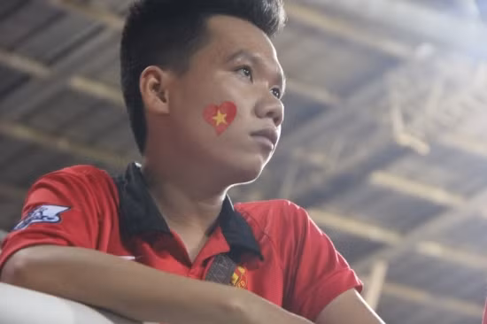 Cổ động viên rơi nước mắt trên sân Mỹ Đình ảnh 8