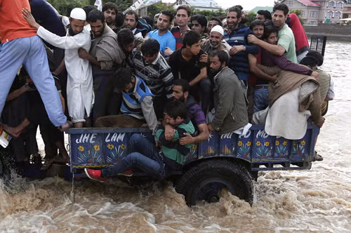 Lũ lụt kinh hoàng tại Ấn Độ và Pakistan ảnh 10