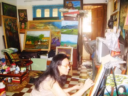 Những nhà báo cầm cọ và... vẽ ảnh 2