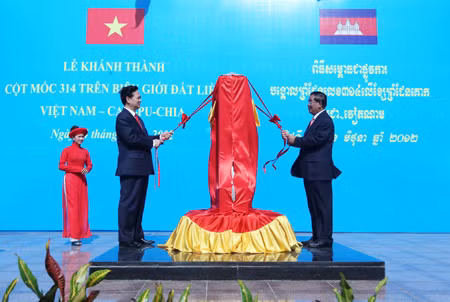 Khánh thành cột mốc cuối cùng trên tuyến biên giới đất liền Việt Nam - Campuchia ảnh 1