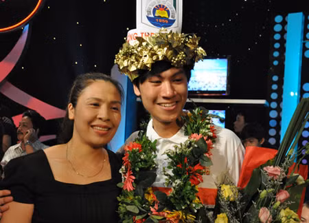 Chàng trai “đất mỏ” vô địch “Đường lên đỉnh Olympia” năm 2012 ảnh 1