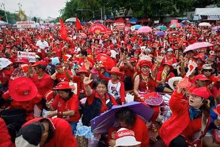 Phe “áo đỏ” tuần hành rầm rộ tại Băngcốc ảnh 1