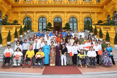 Gắn kết mối quan hệ gia đình bằng yêu thương ảnh 1