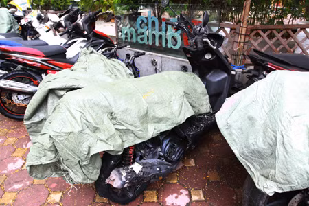 Cháy lớn tại đại lý xe máy Yamaha ở Hà Nội ảnh 1
