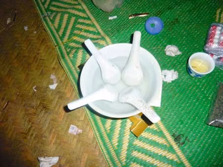 Uống rượu bằng thìa - Nét văn hóa độc đáo của dân tộc Nùng An ảnh 2