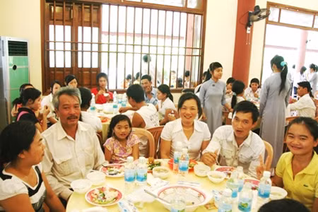 12.000 suất cơm chay miễn phí cho sĩ tử thi tại Huế ảnh 1