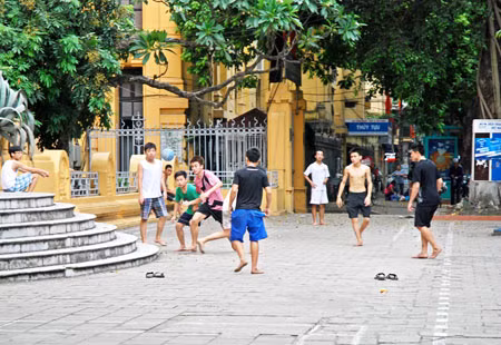 Hà Nội thiếu sân chơi cho trẻ em ảnh 1